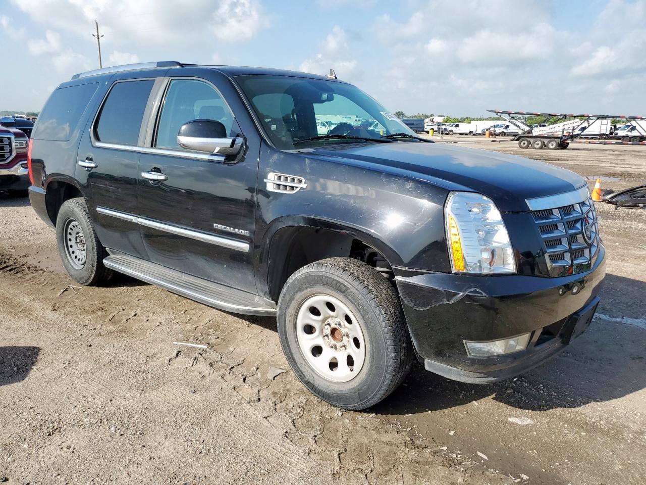 2010 CADILLAC ESCALADE