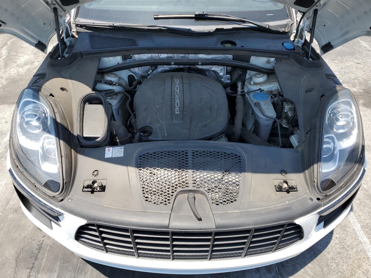 2017 PORSCHE Macan