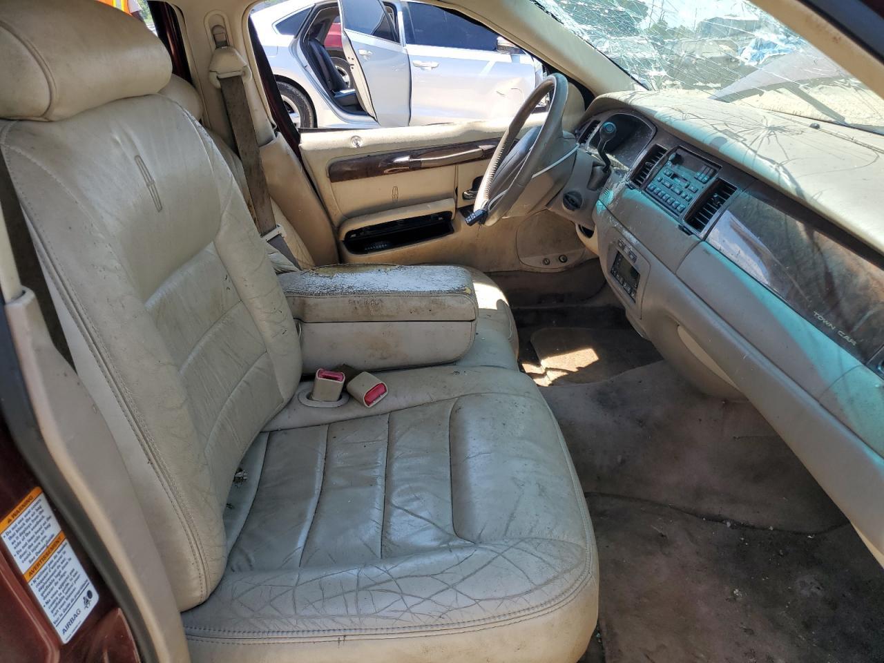 2000 LINCOLN Town Car
