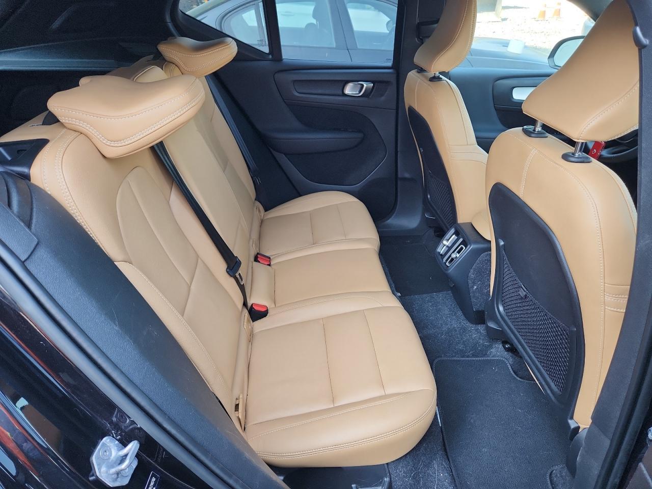 2019 VOLVO XC40