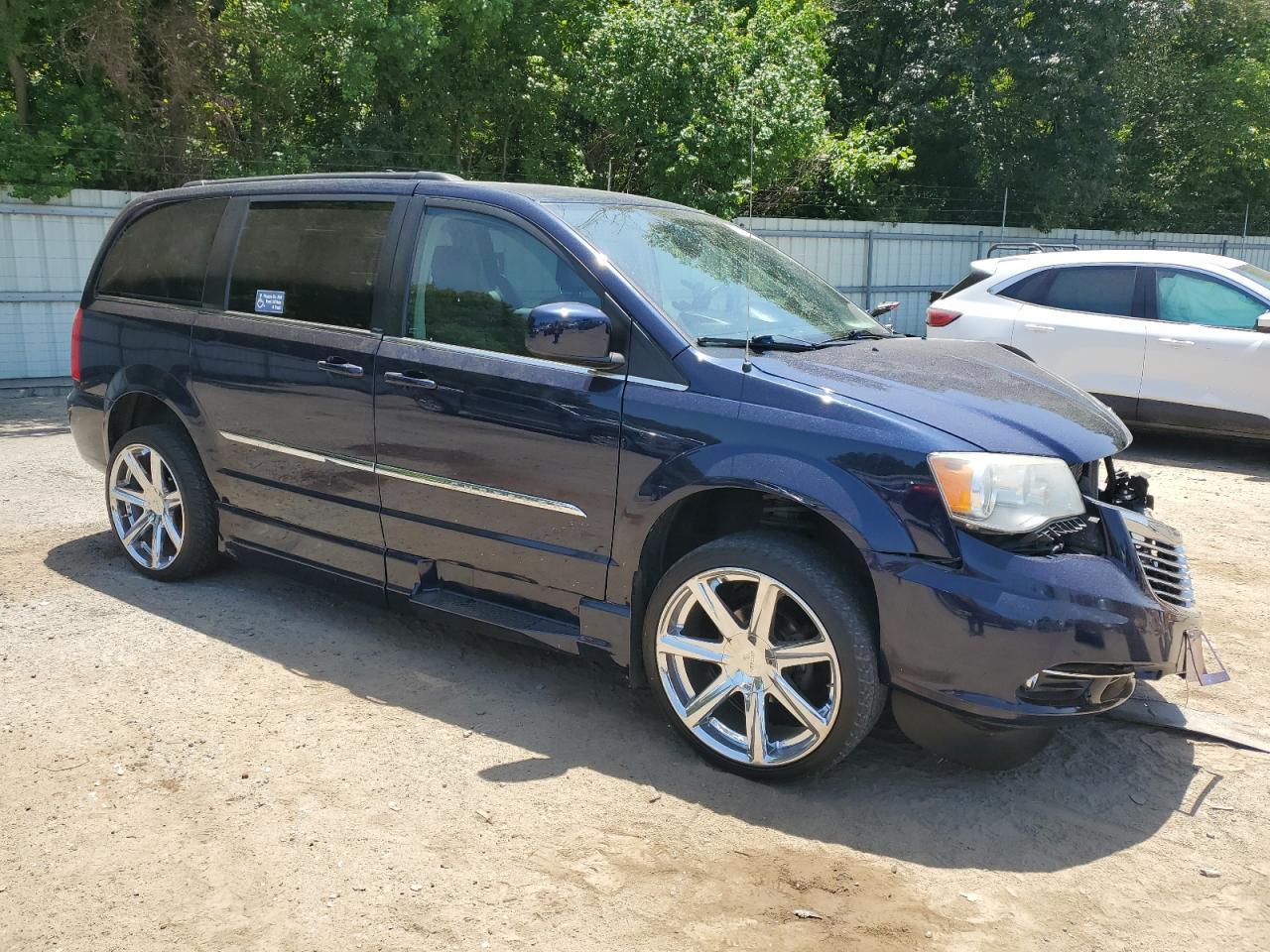 2012 CHRYSLER Town & Country
