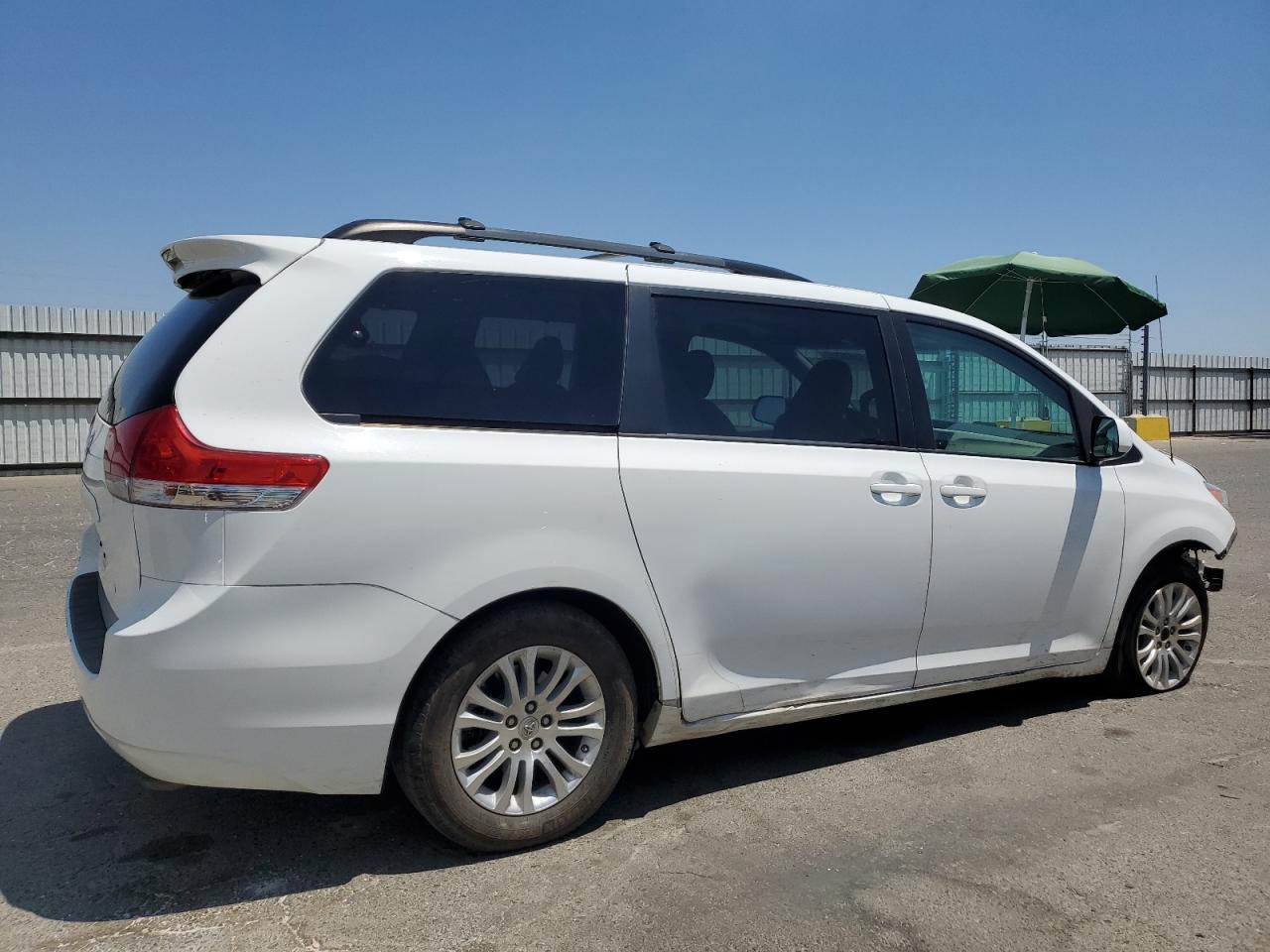 2013 TOYOTA SIENNA