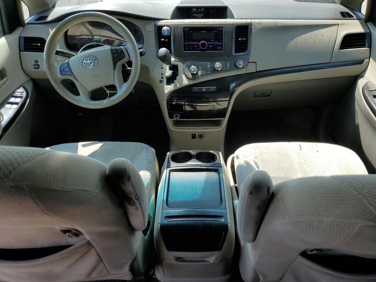 2011 TOYOTA SIENNA