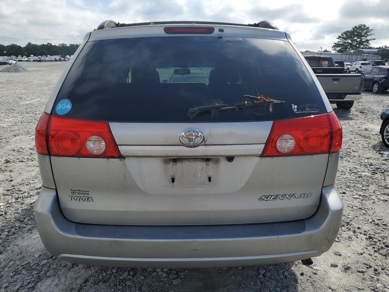 2009 TOYOTA SIENNA