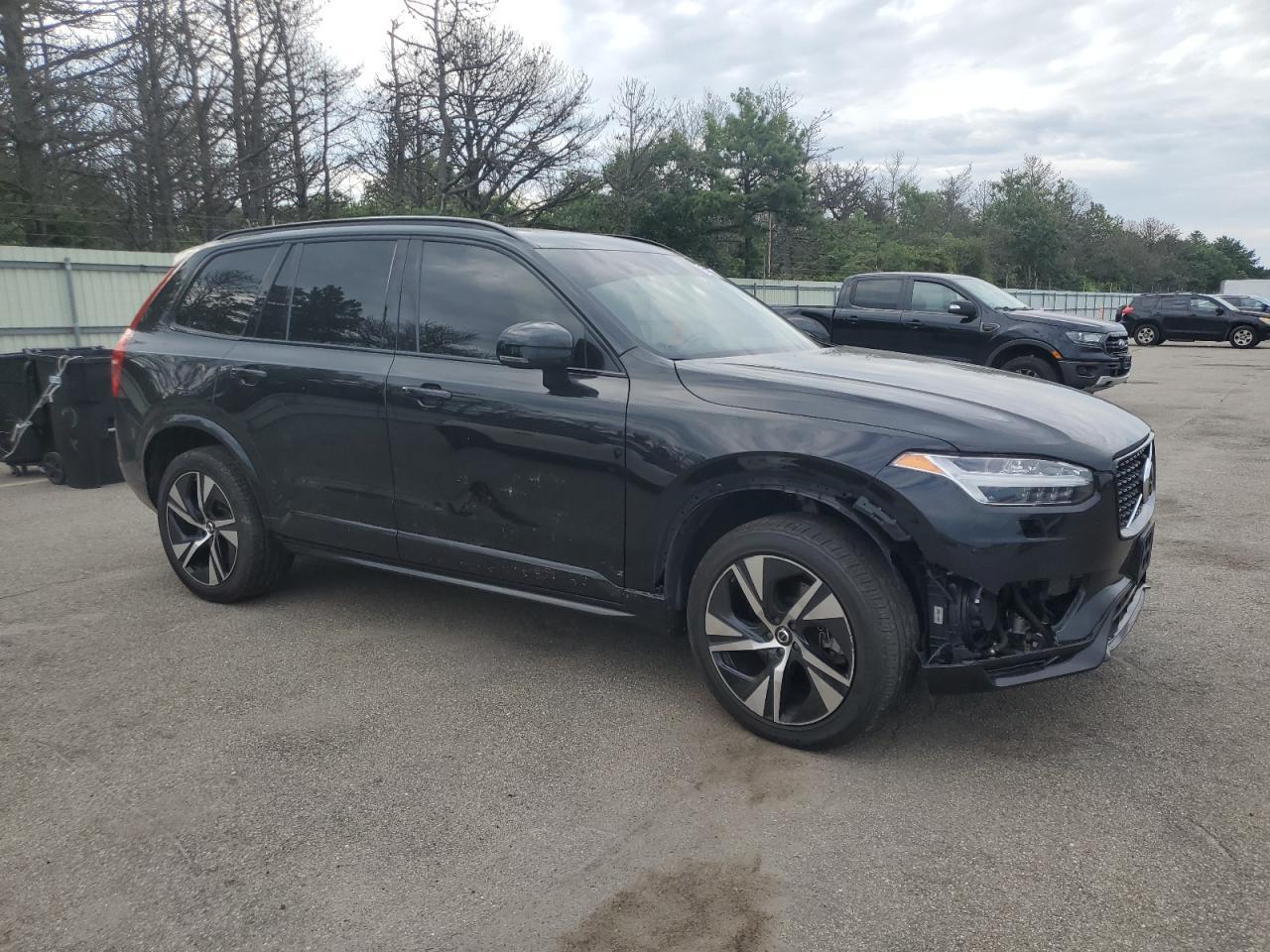 2022 VOLVO XC90