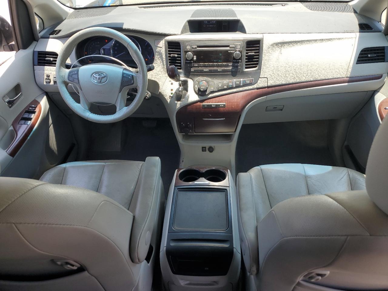 2013 TOYOTA SIENNA