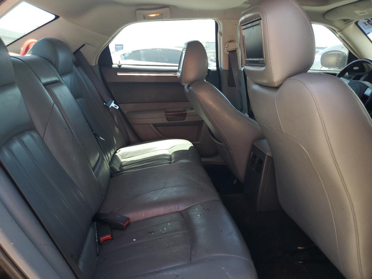 2005 CHRYSLER 300