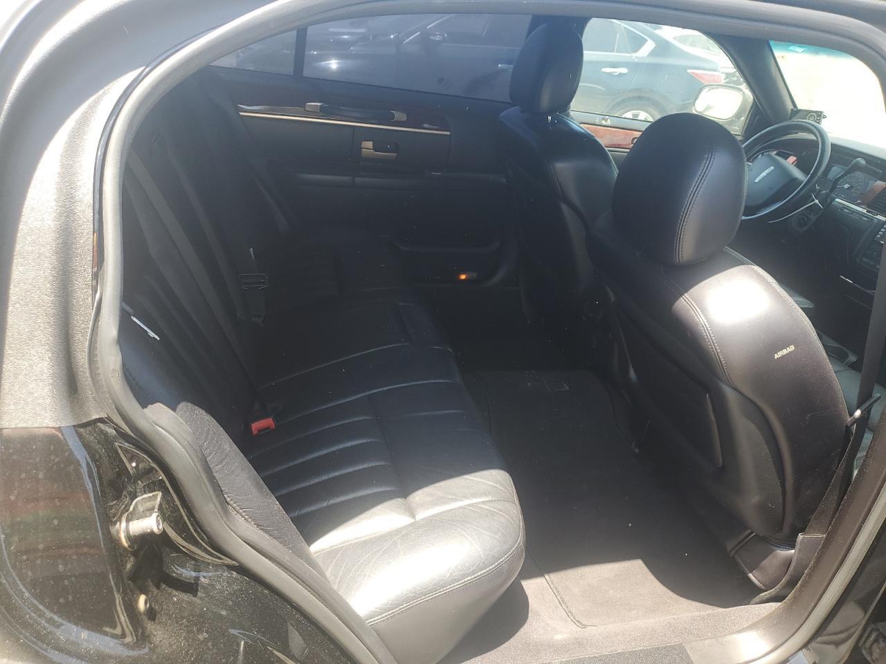 2005 LINCOLN Town Car