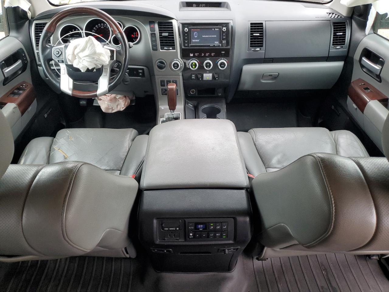 2016 TOYOTA Sequoia
