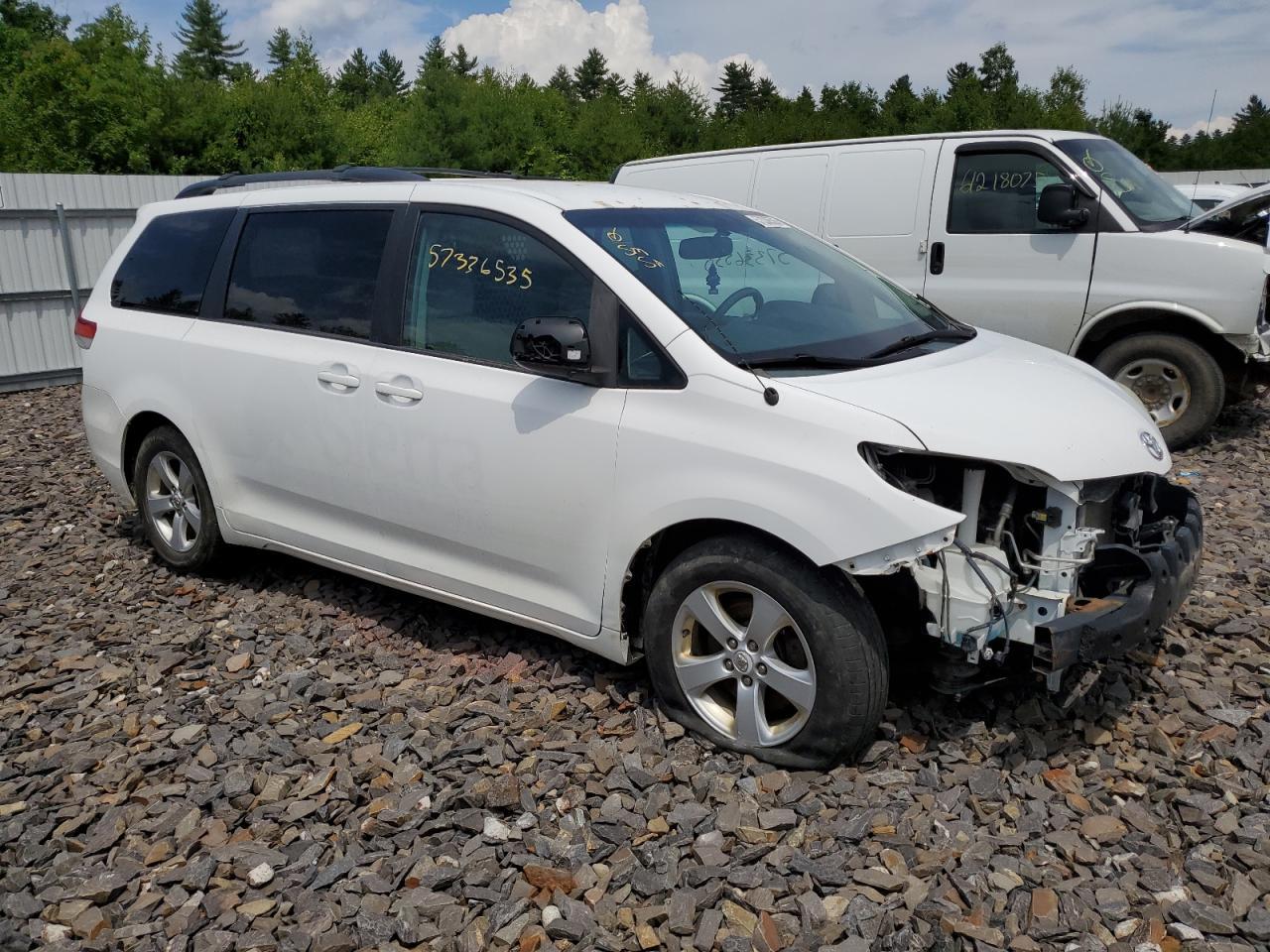2011 TOYOTA SIENNA