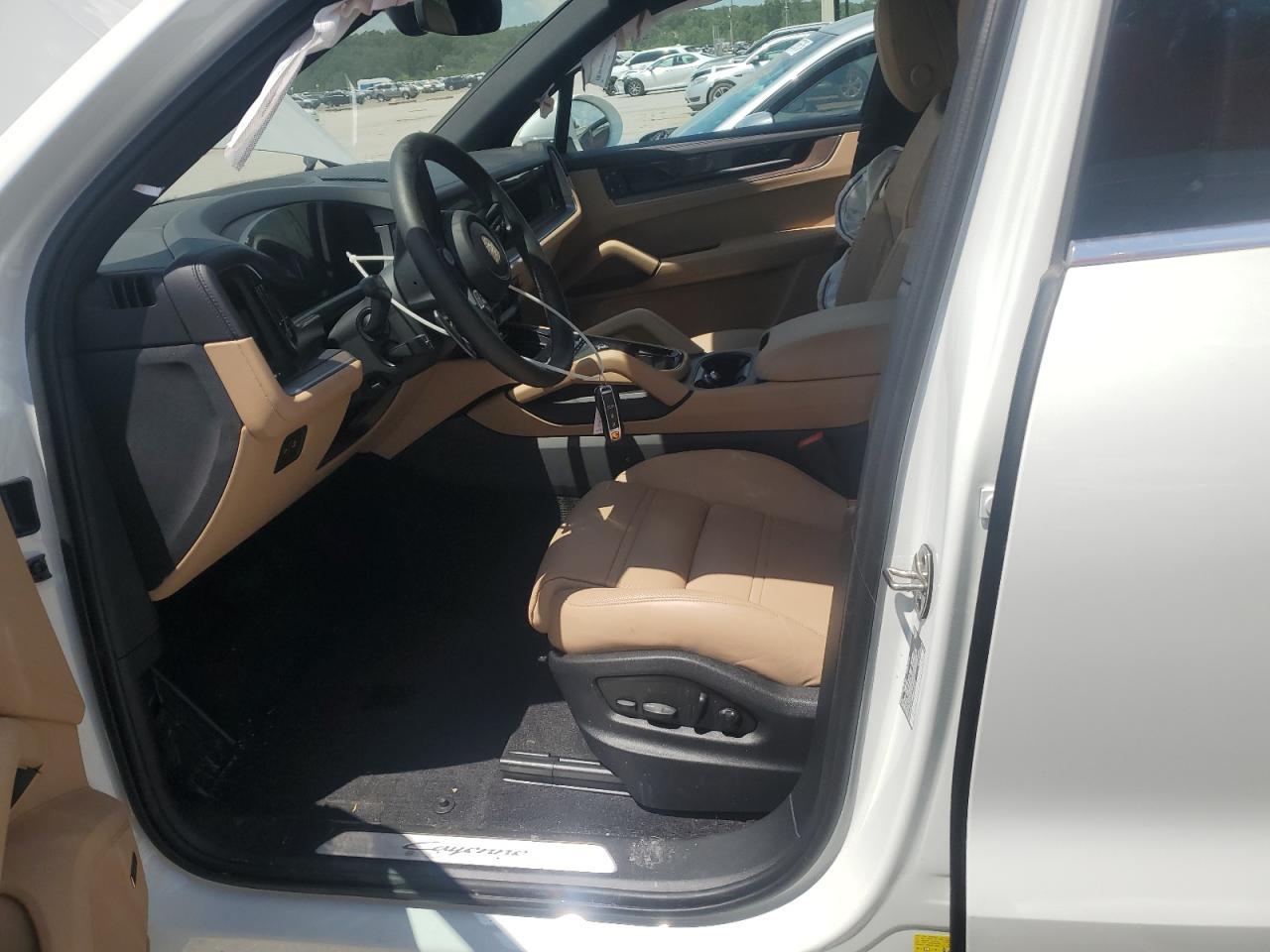2024 PORSCHE CAYENNE
