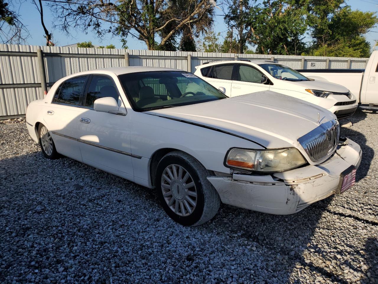 2003 LINCOLN Town Car