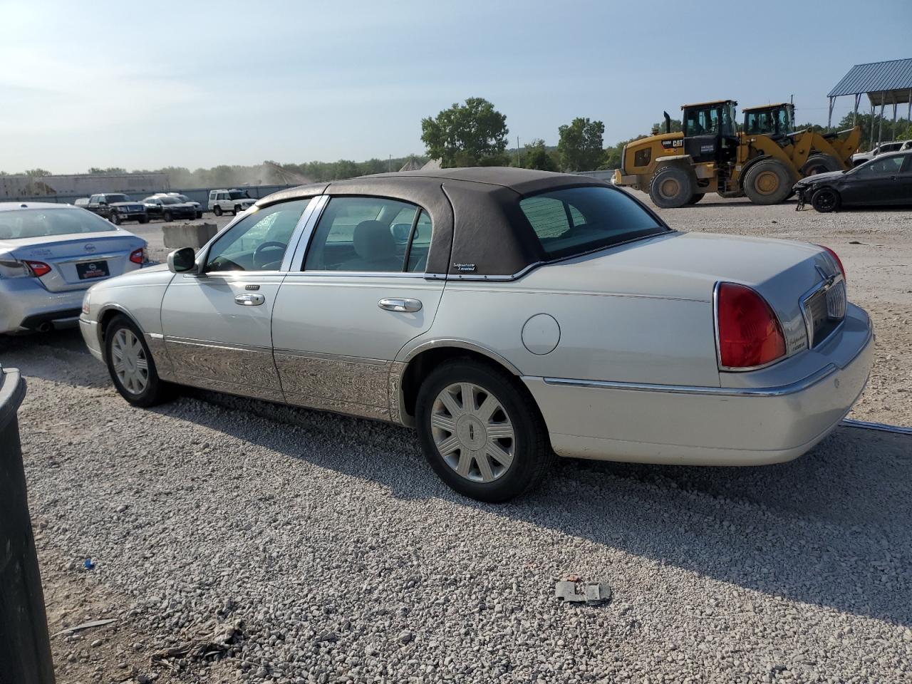 2005 LINCOLN Town Car