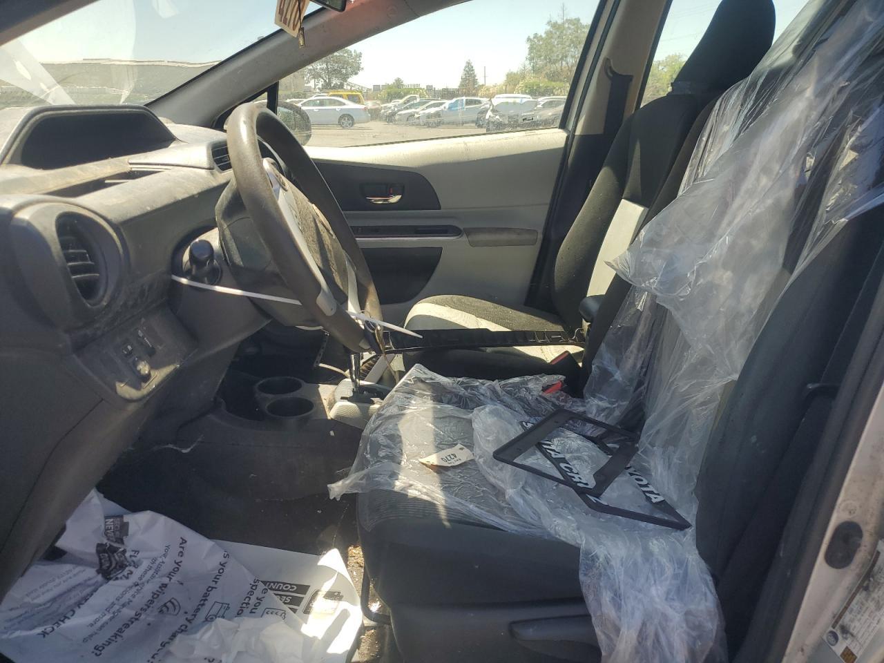 2014 TOYOTA Prius c