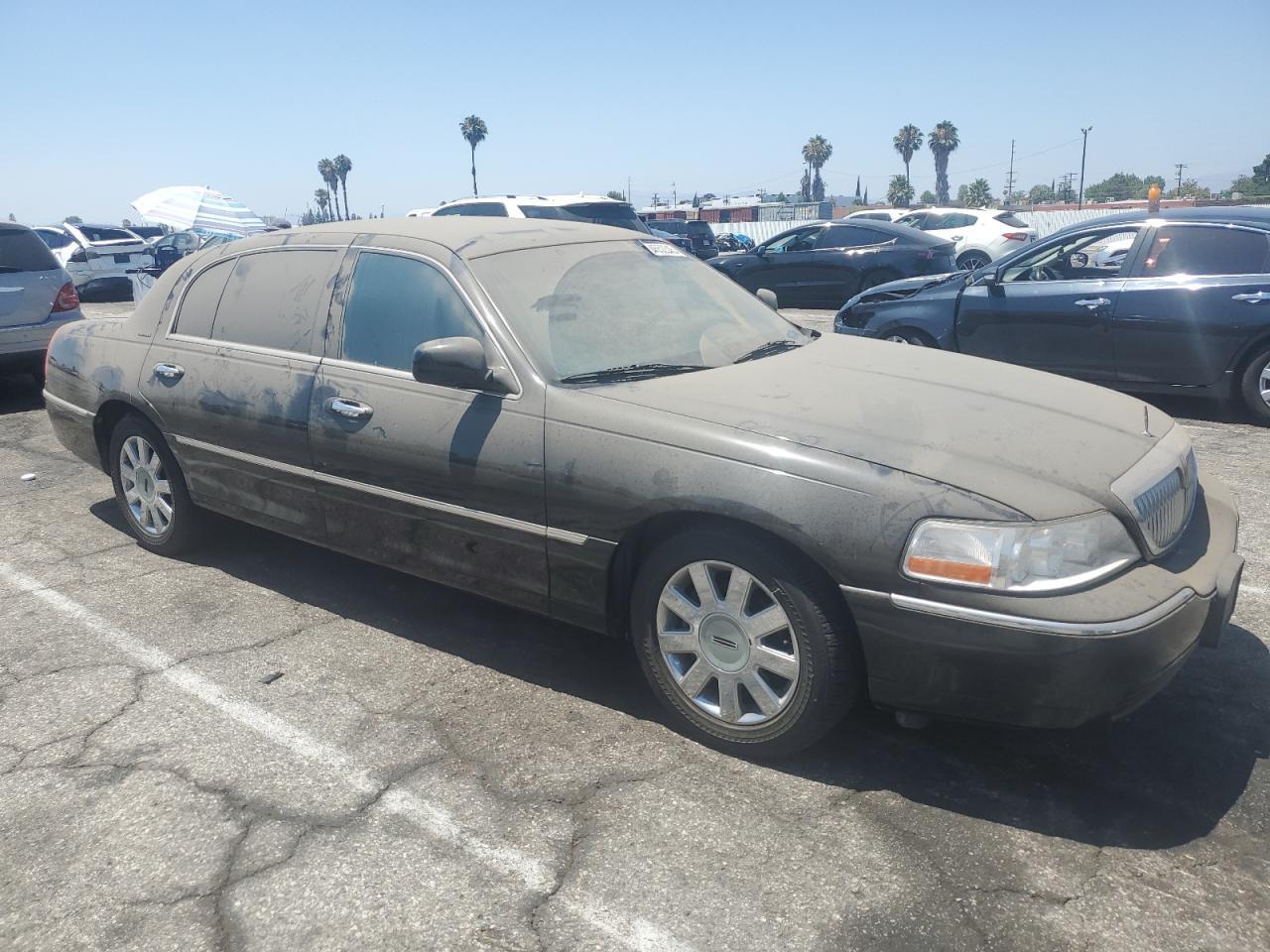 2005 LINCOLN Town Car