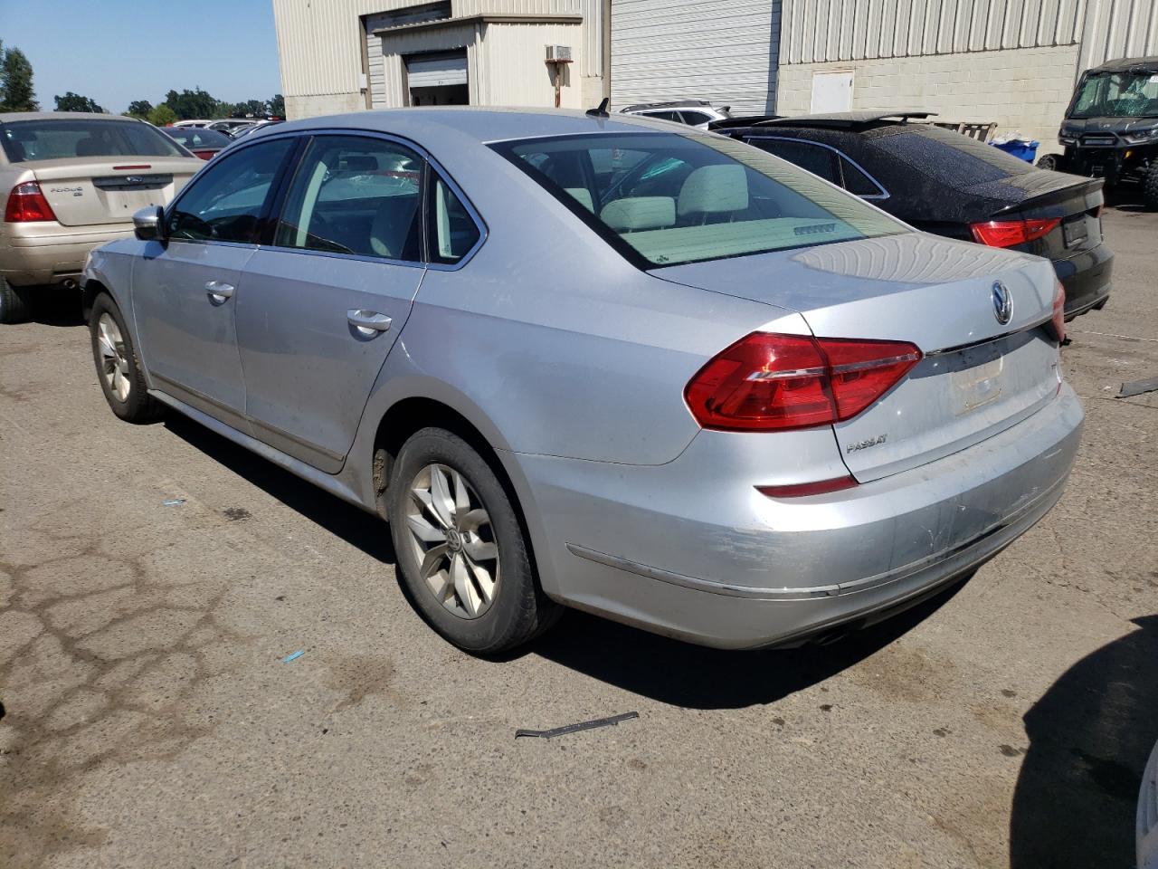 2016 VOLKSWAGEN Passat