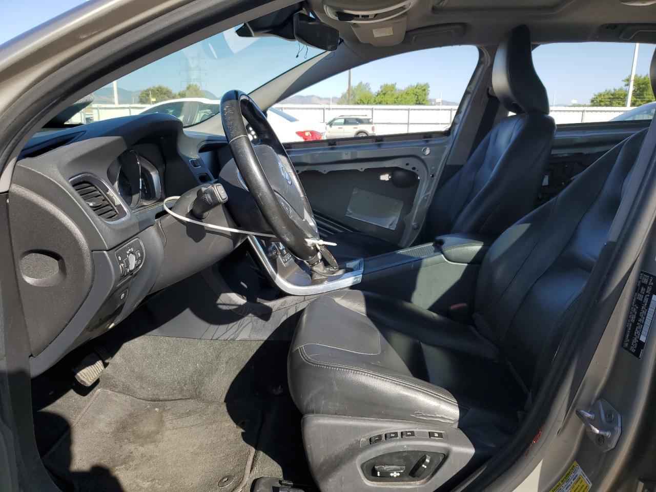 2015 VOLVO V60