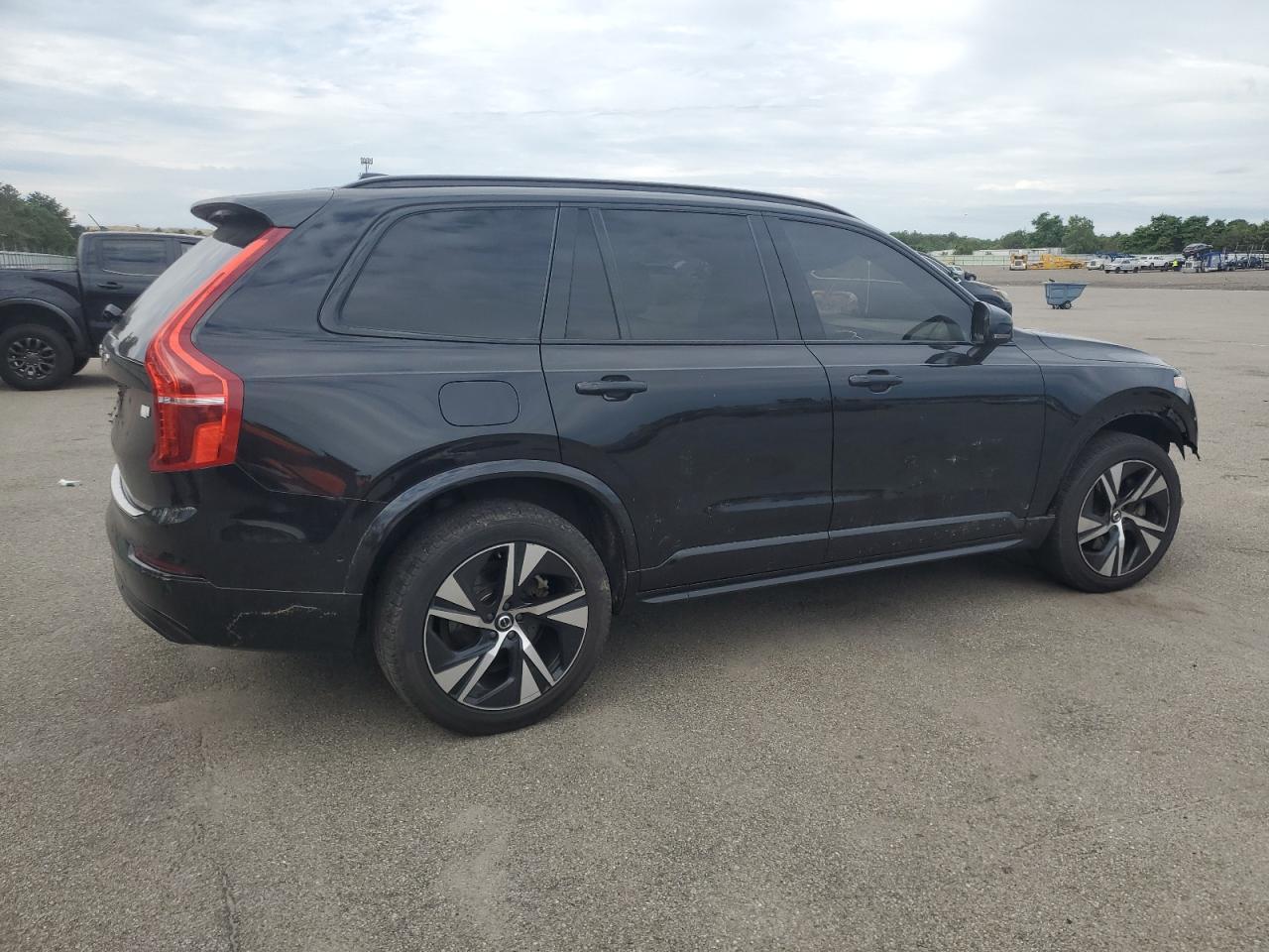 2022 VOLVO XC90