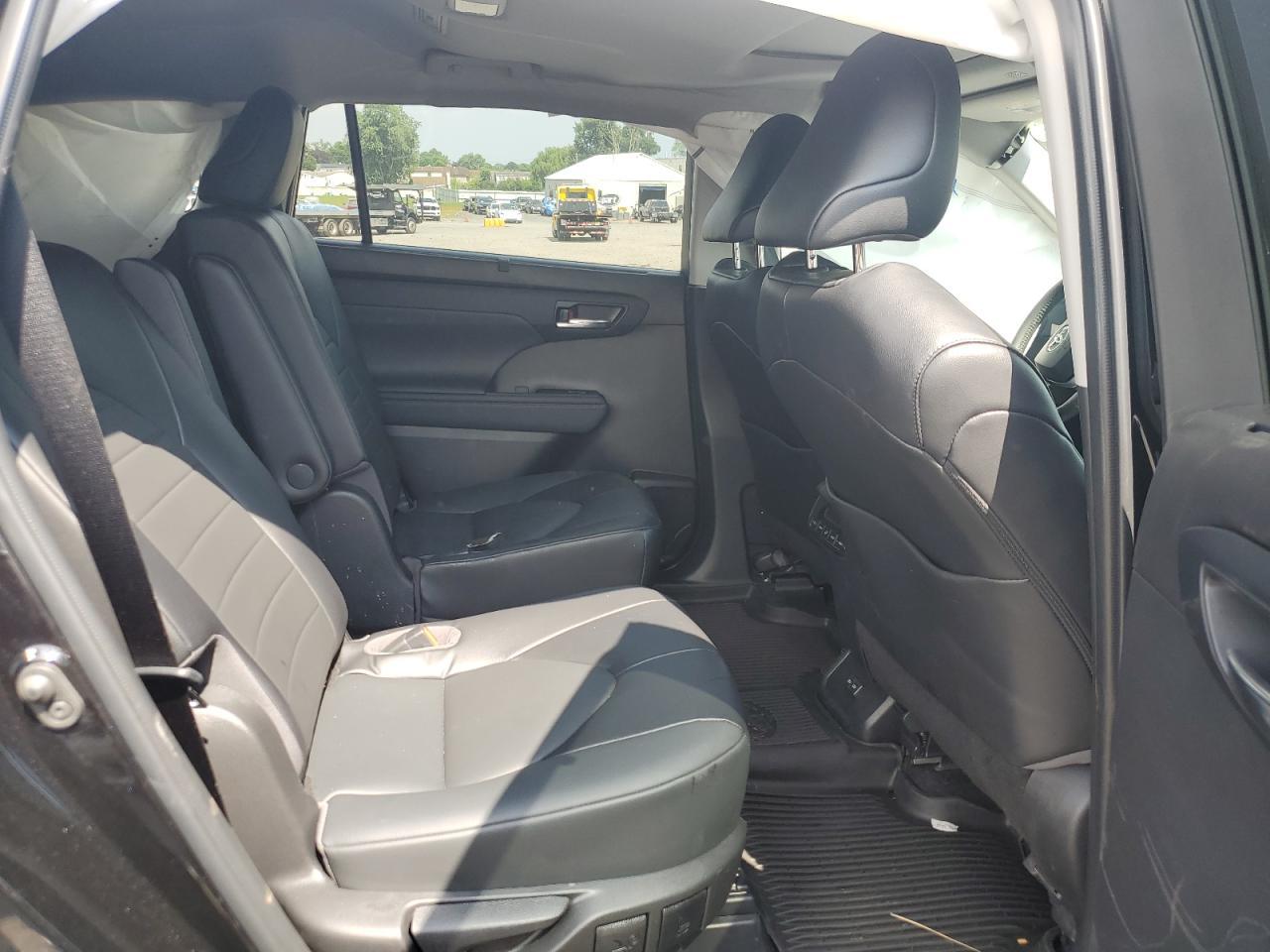 2022 TOYOTA HIGHLANDER