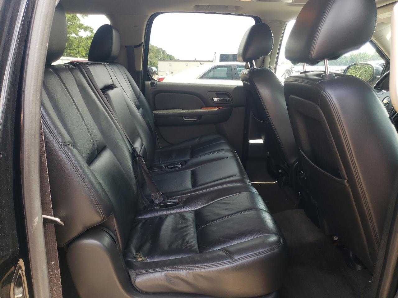 2013 CHEVROLET Suburban
