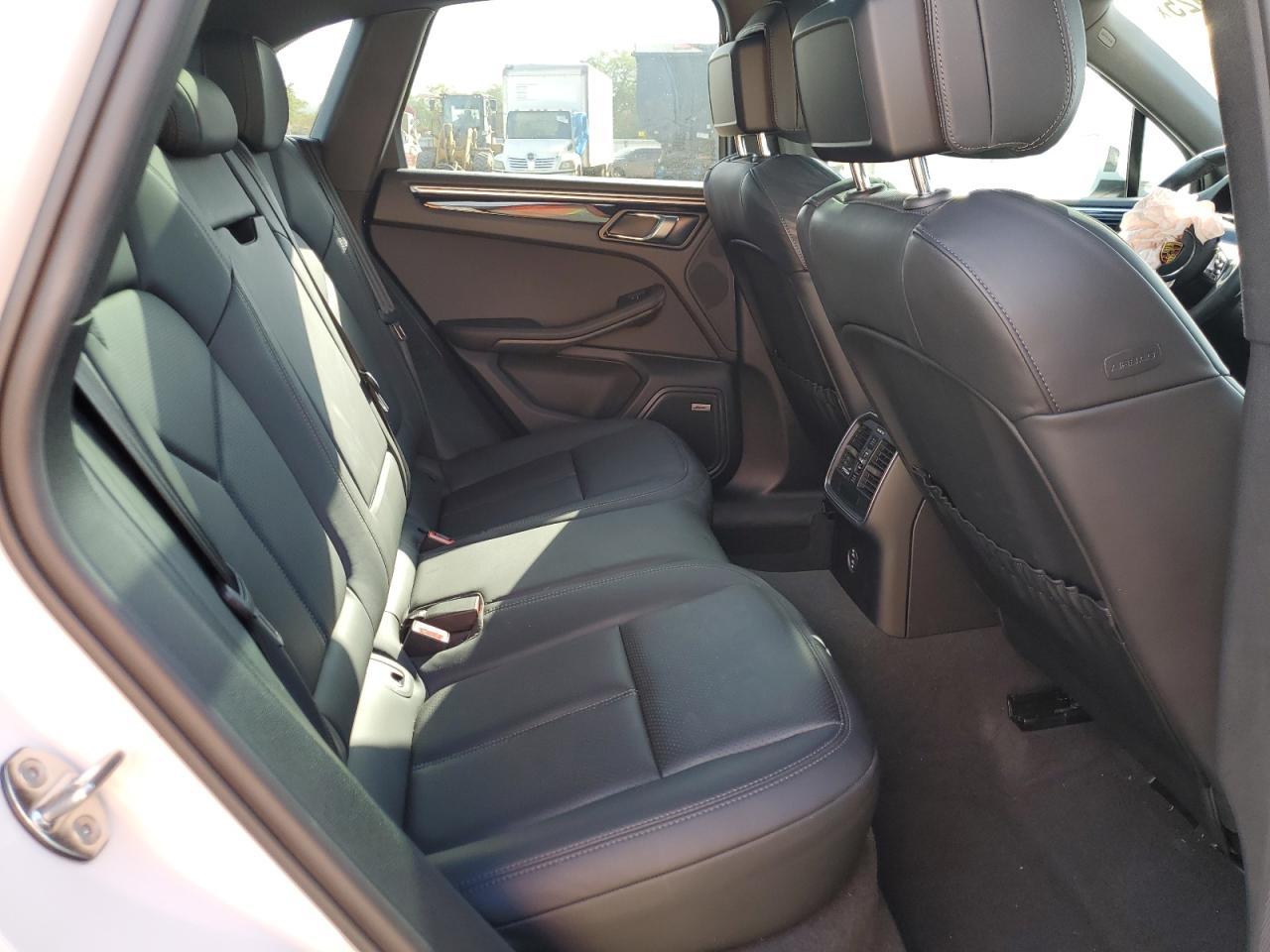 2021 PORSCHE Macan