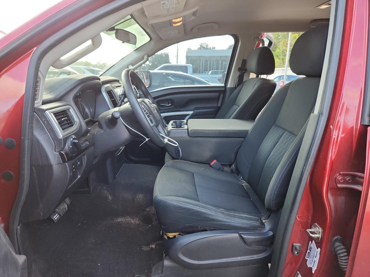 2017 NISSAN Titan