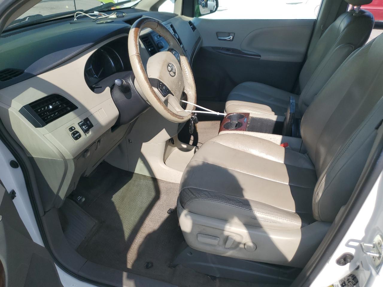 2014 TOYOTA SIENNA