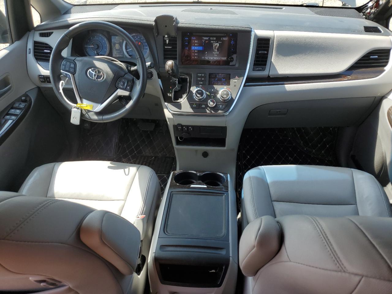 2017 TOYOTA SIENNA