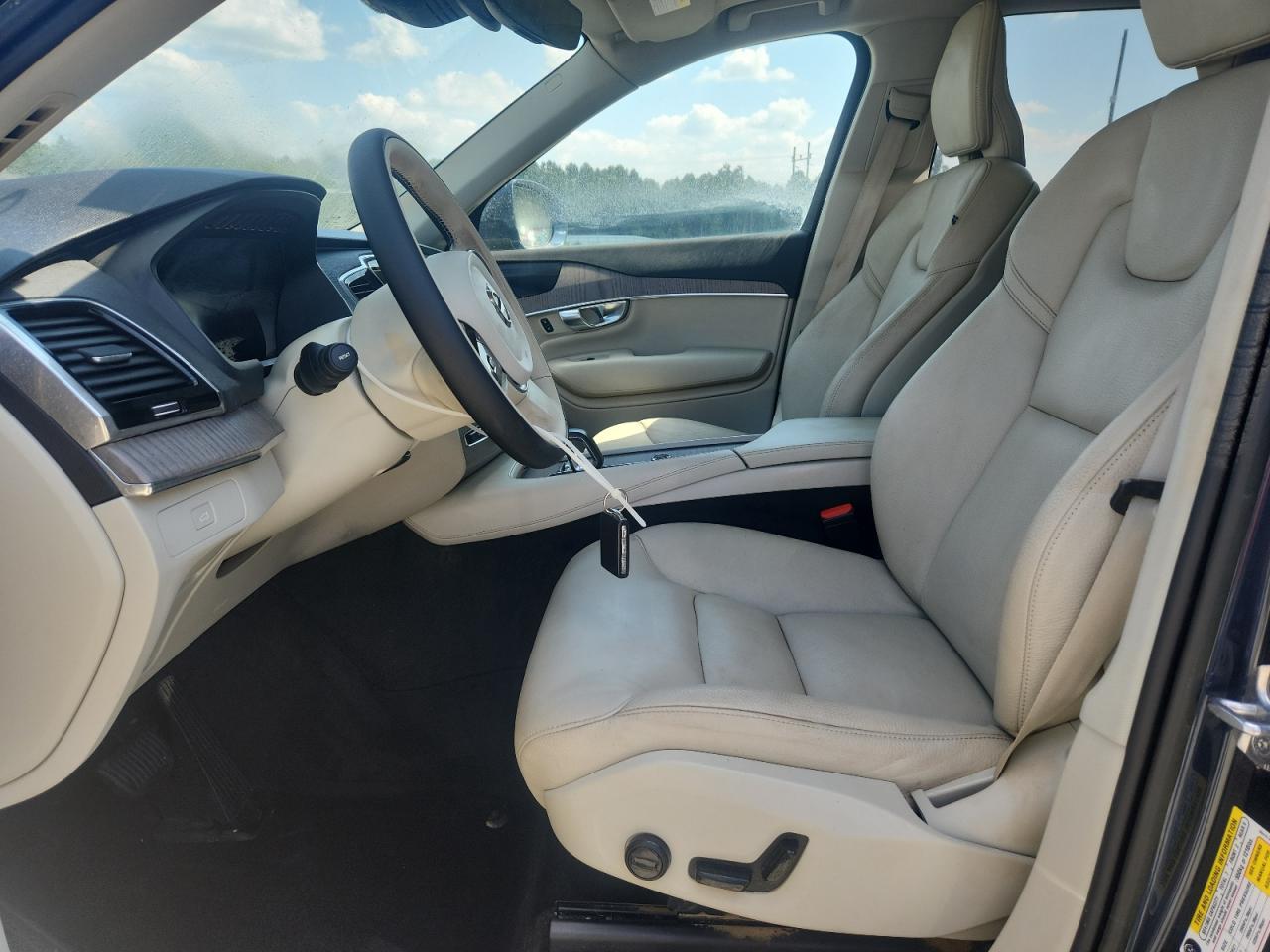 2023 VOLVO XC90