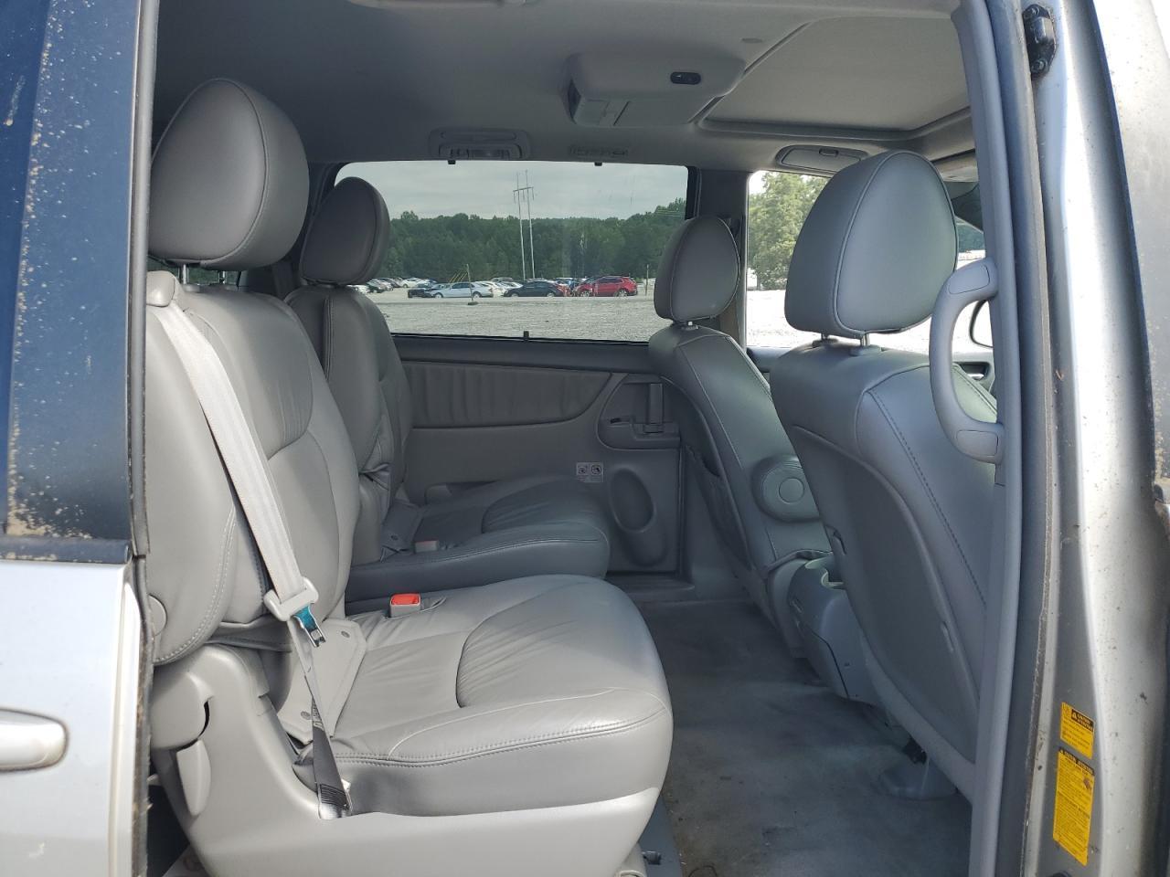 2009 TOYOTA SIENNA