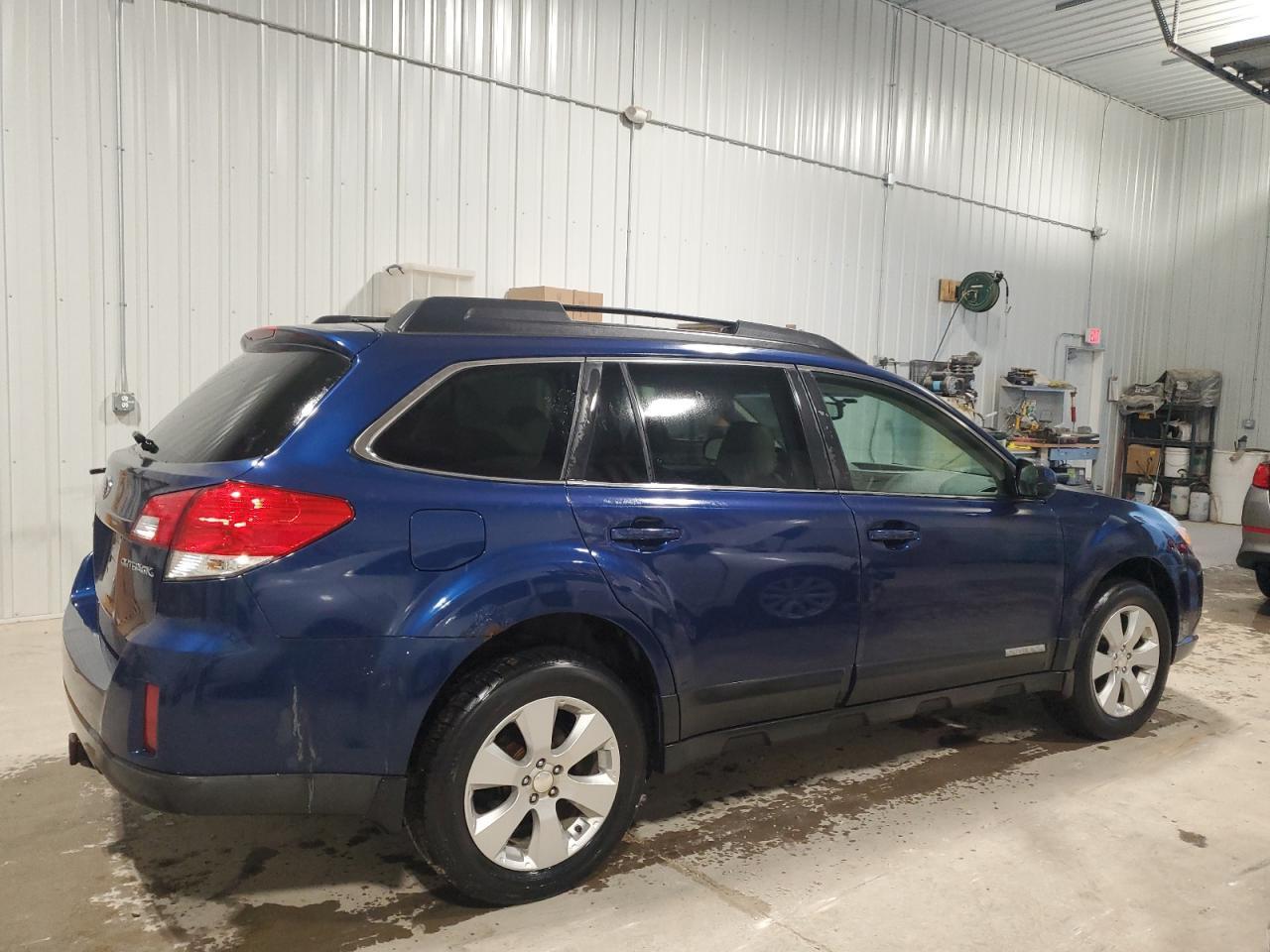 2010 SUBARU Outback