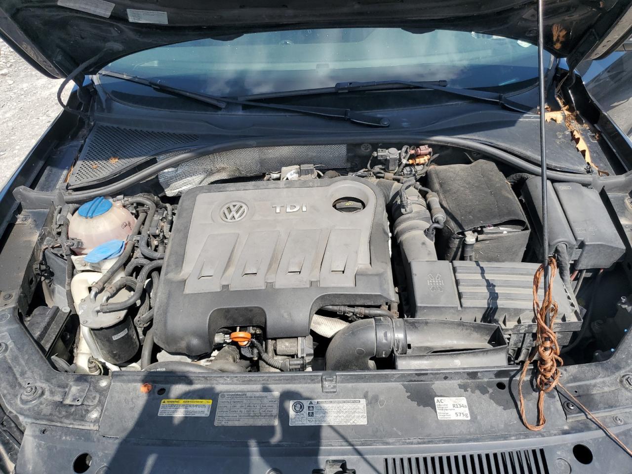 2012 VOLKSWAGEN Passat