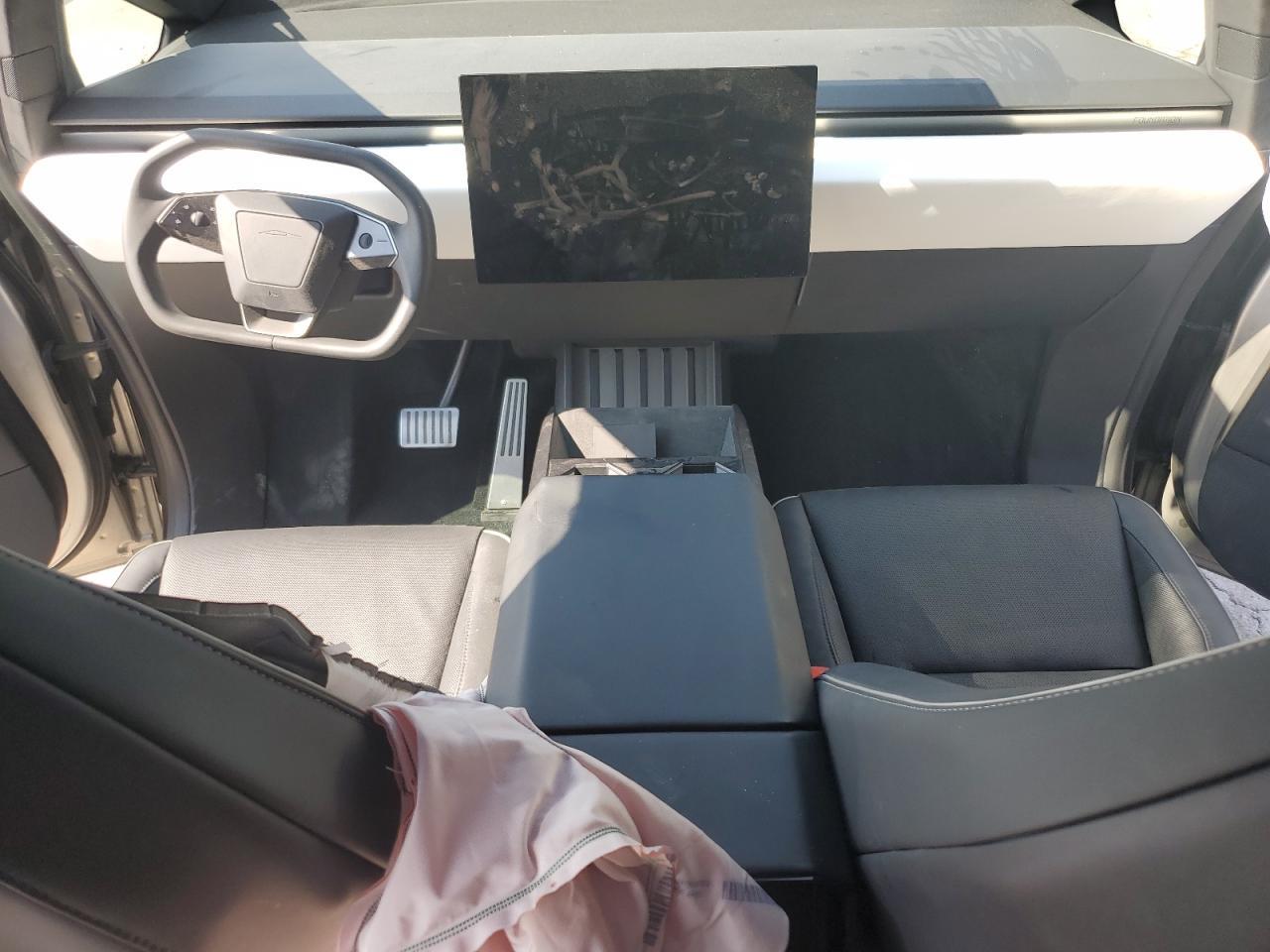 2024 TESLA Cybertruck