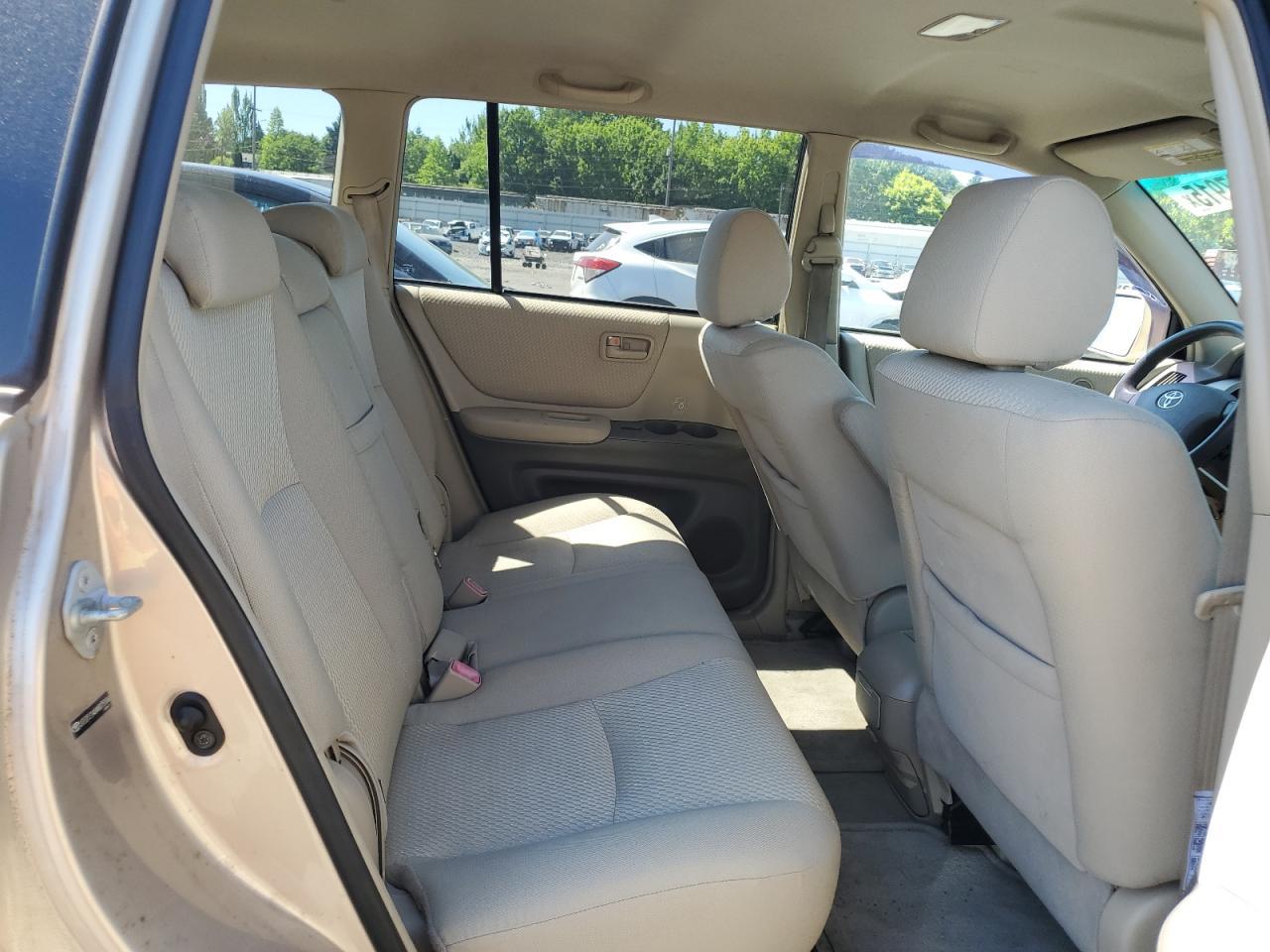 2004 TOYOTA HIGHLANDER