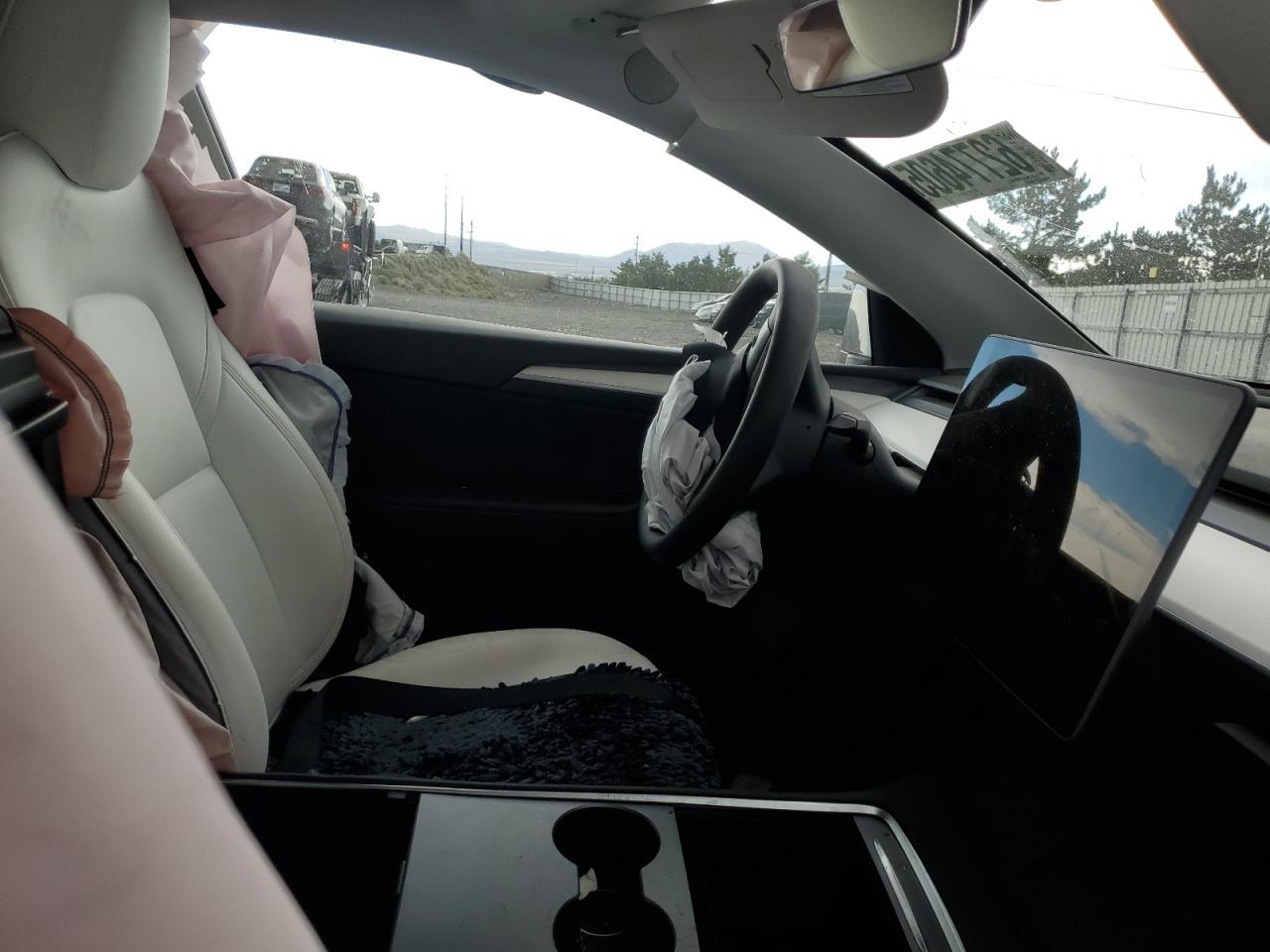 2025 TESLA MODEL Y