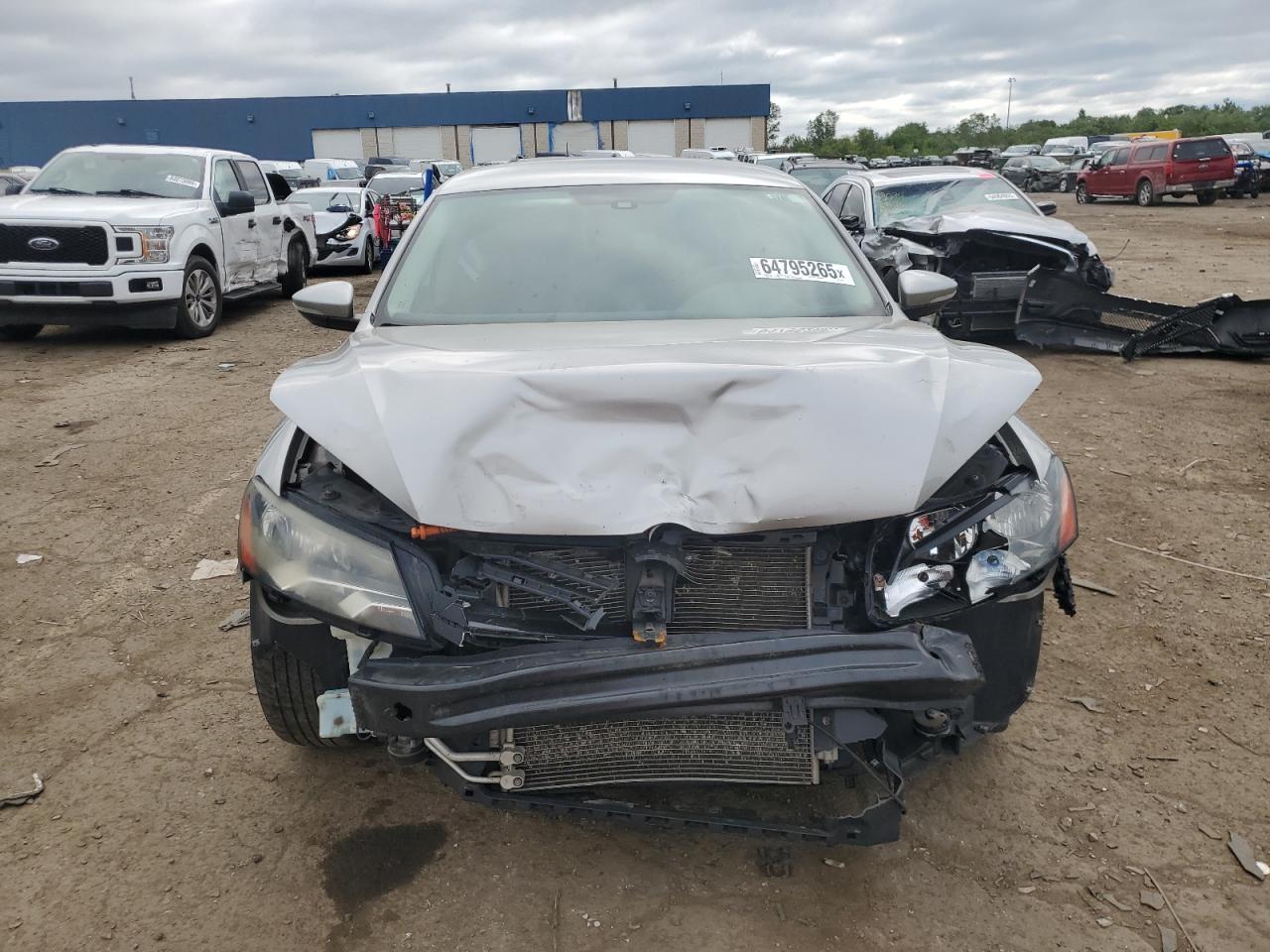 2012 VOLKSWAGEN Passat