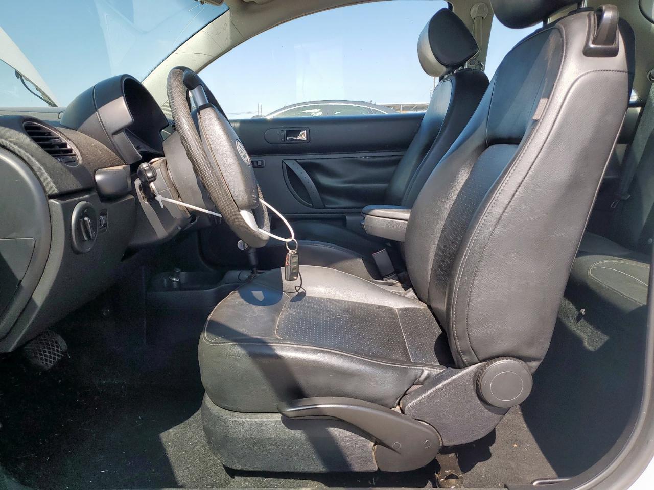 2010 VOLKSWAGEN Beetle