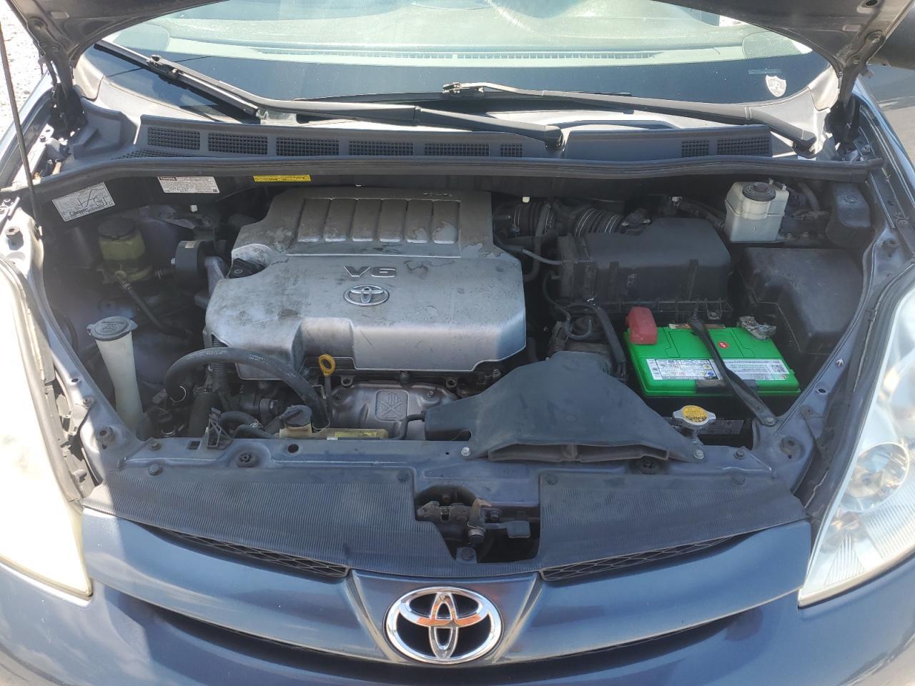 2009 TOYOTA SIENNA