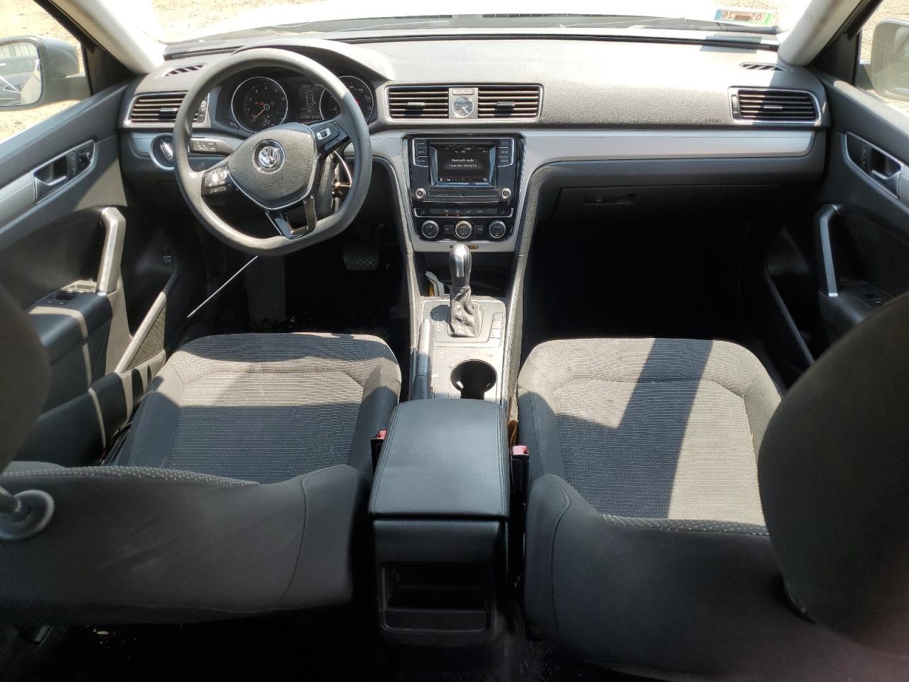 2016 VOLKSWAGEN Passat