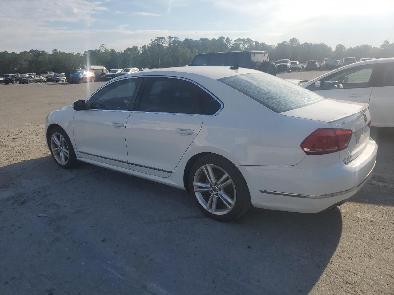 2013 VOLKSWAGEN Passat