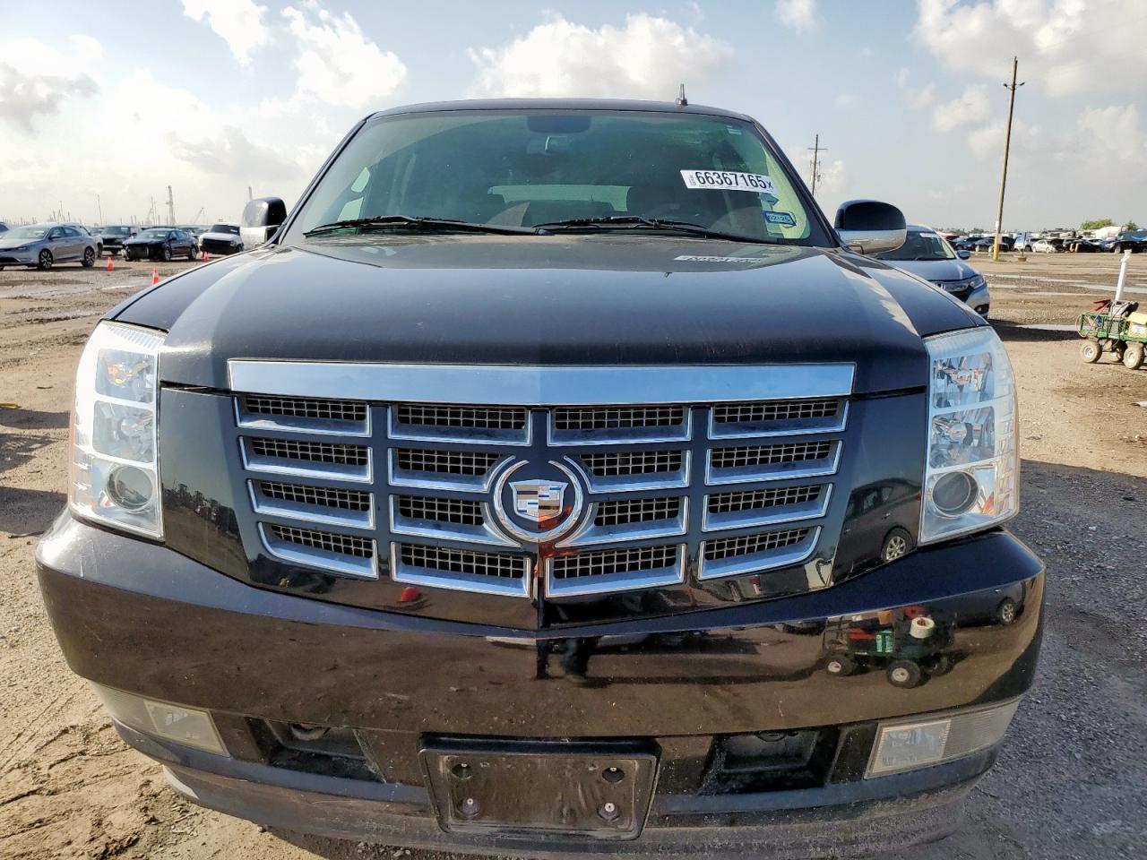 2010 CADILLAC ESCALADE