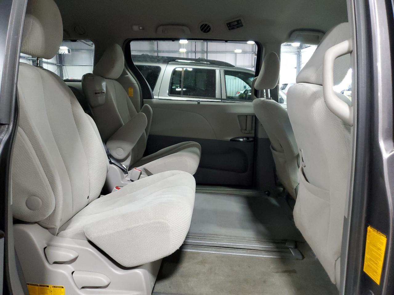 2014 TOYOTA SIENNA
