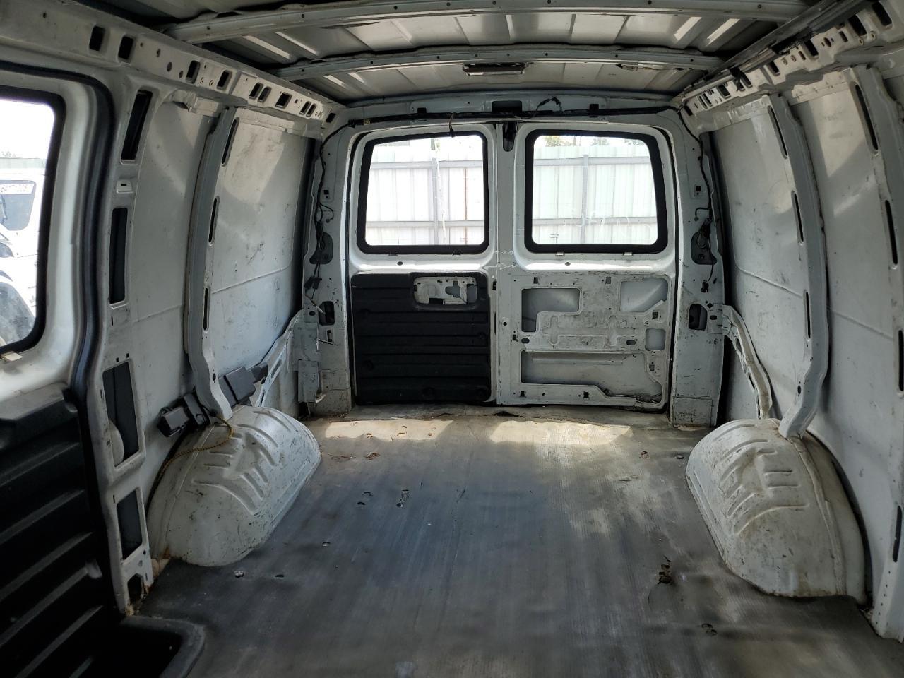 2005 CHEVROLET Express 3500