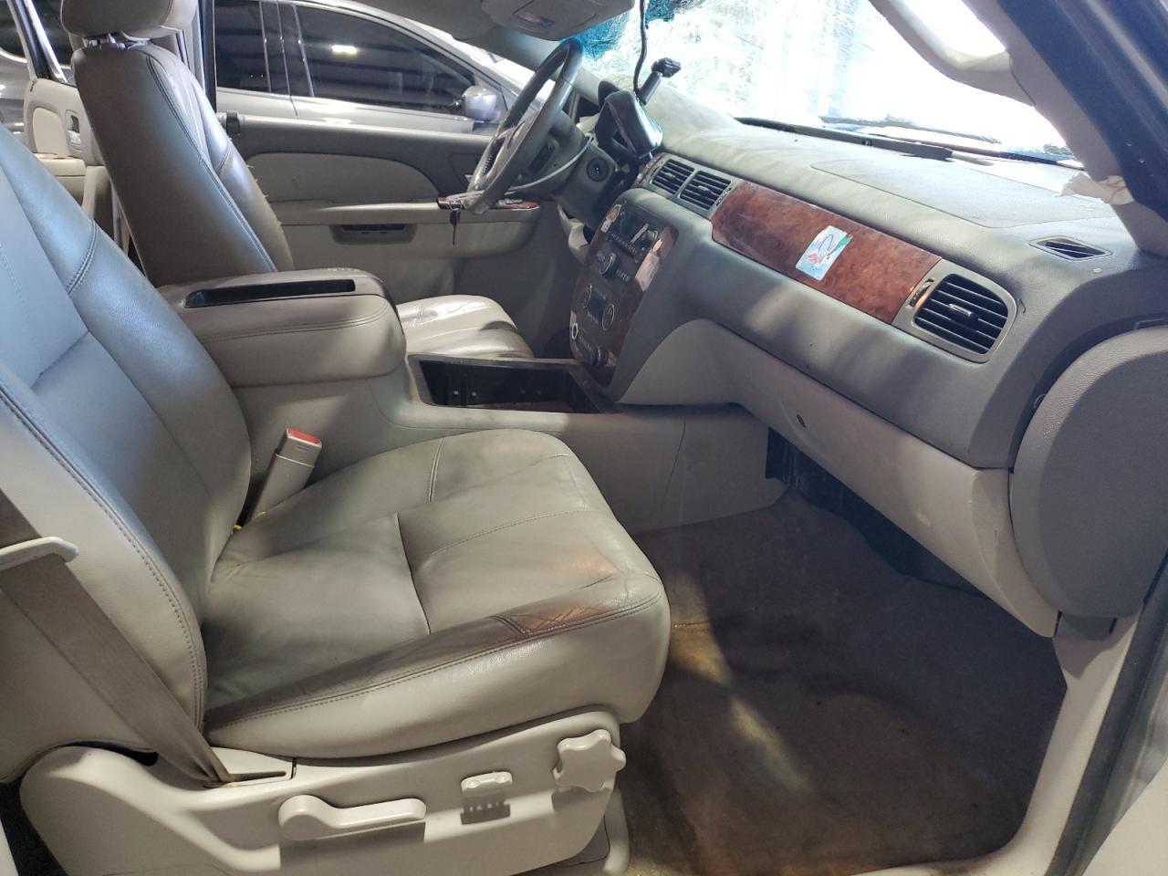 2011 CHEVROLET Suburban