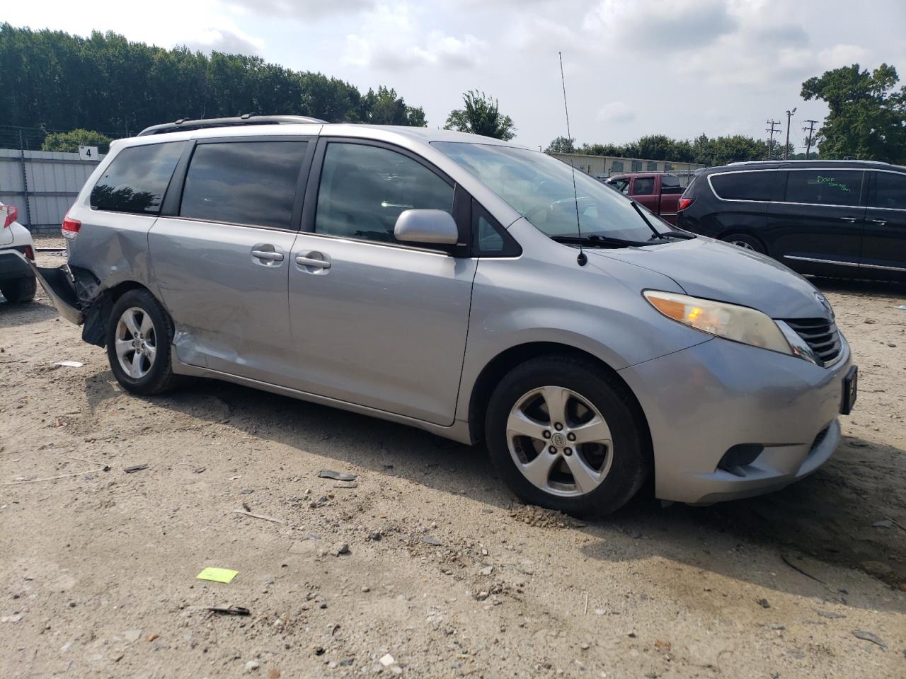 2013 TOYOTA SIENNA