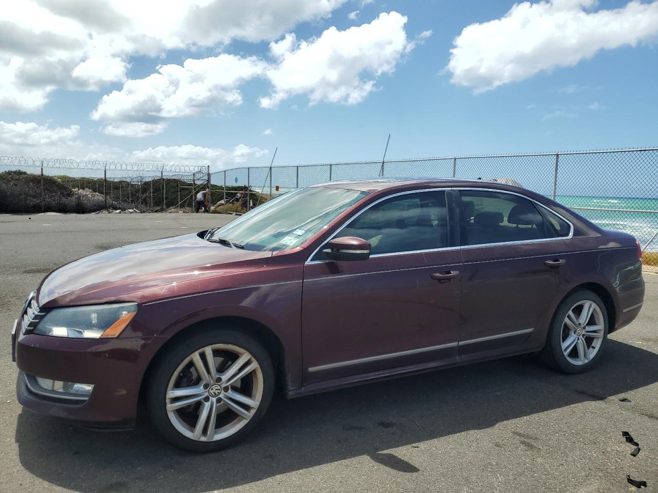 2013 VOLKSWAGEN Passat
