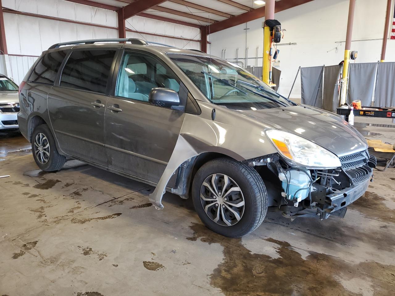 2005 TOYOTA SIENNA