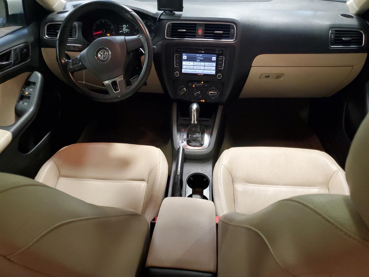 2011 VOLKSWAGEN JETTA