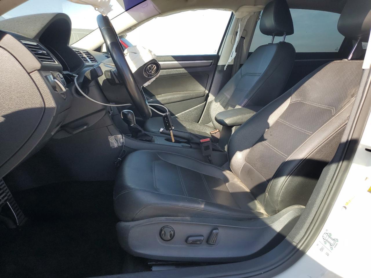 2017 VOLKSWAGEN Passat