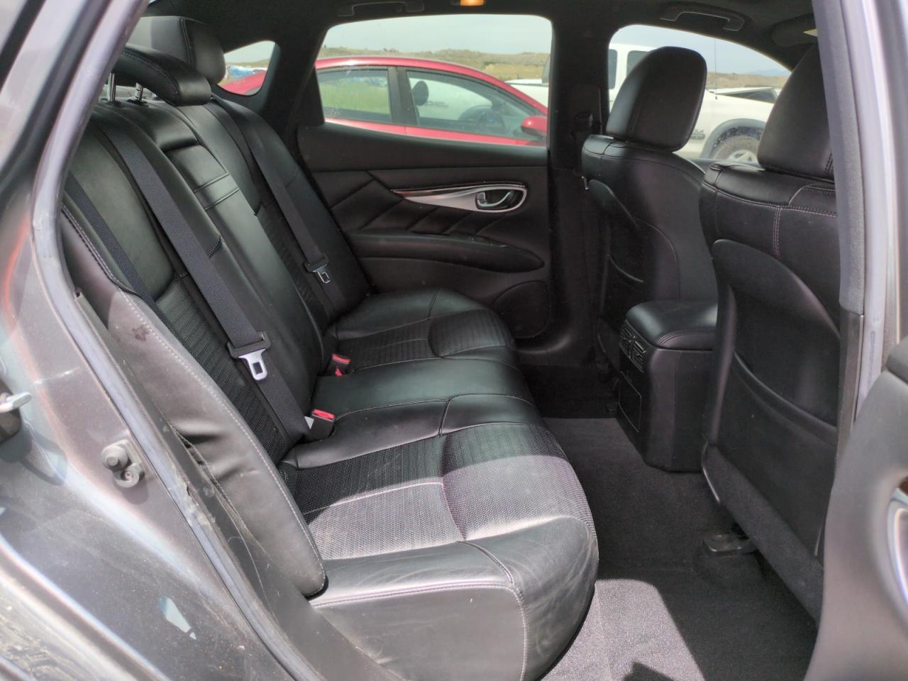 2016 INFINITI Q70